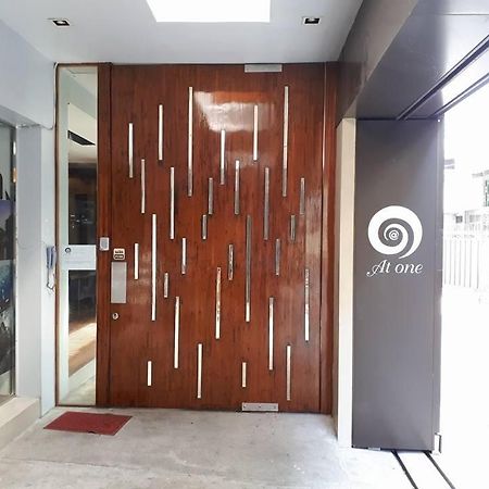 At One Inn Hualampong Bangkok Zewnętrze zdjęcie