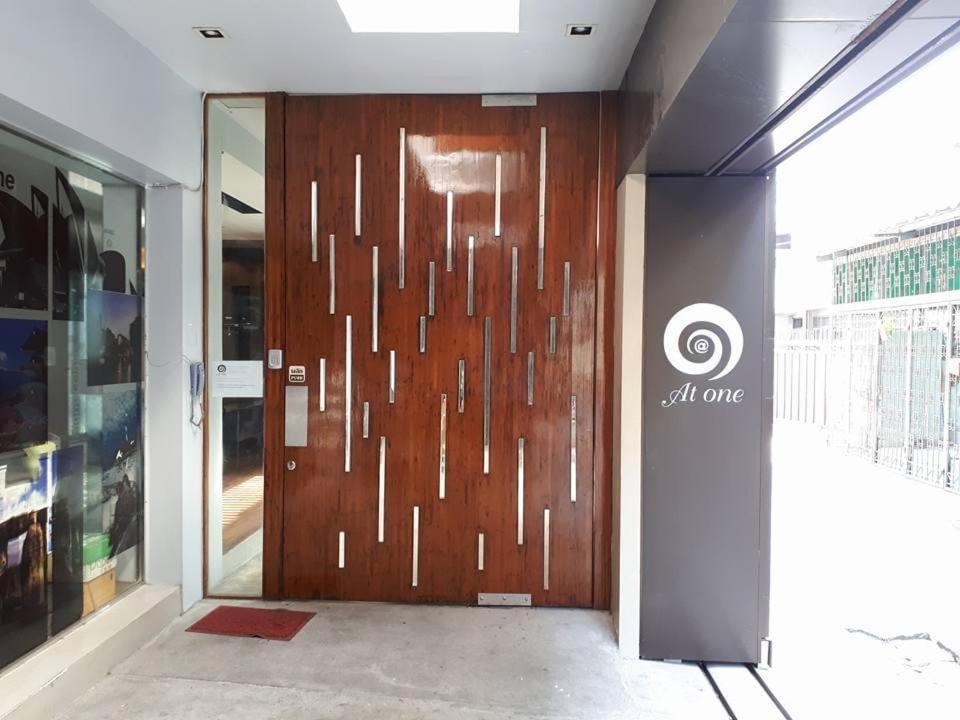At One Inn Hualampong Bangkok Zewnętrze zdjęcie