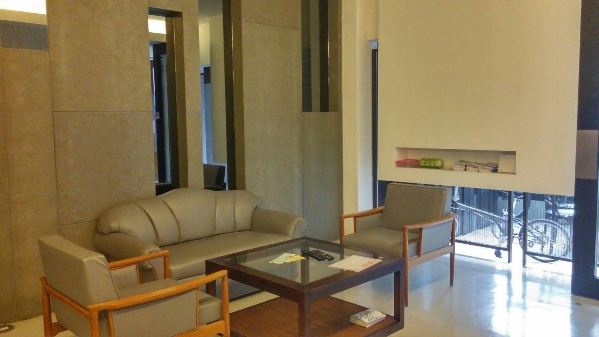 At One Inn Hualampong Bangkok Zewnętrze zdjęcie