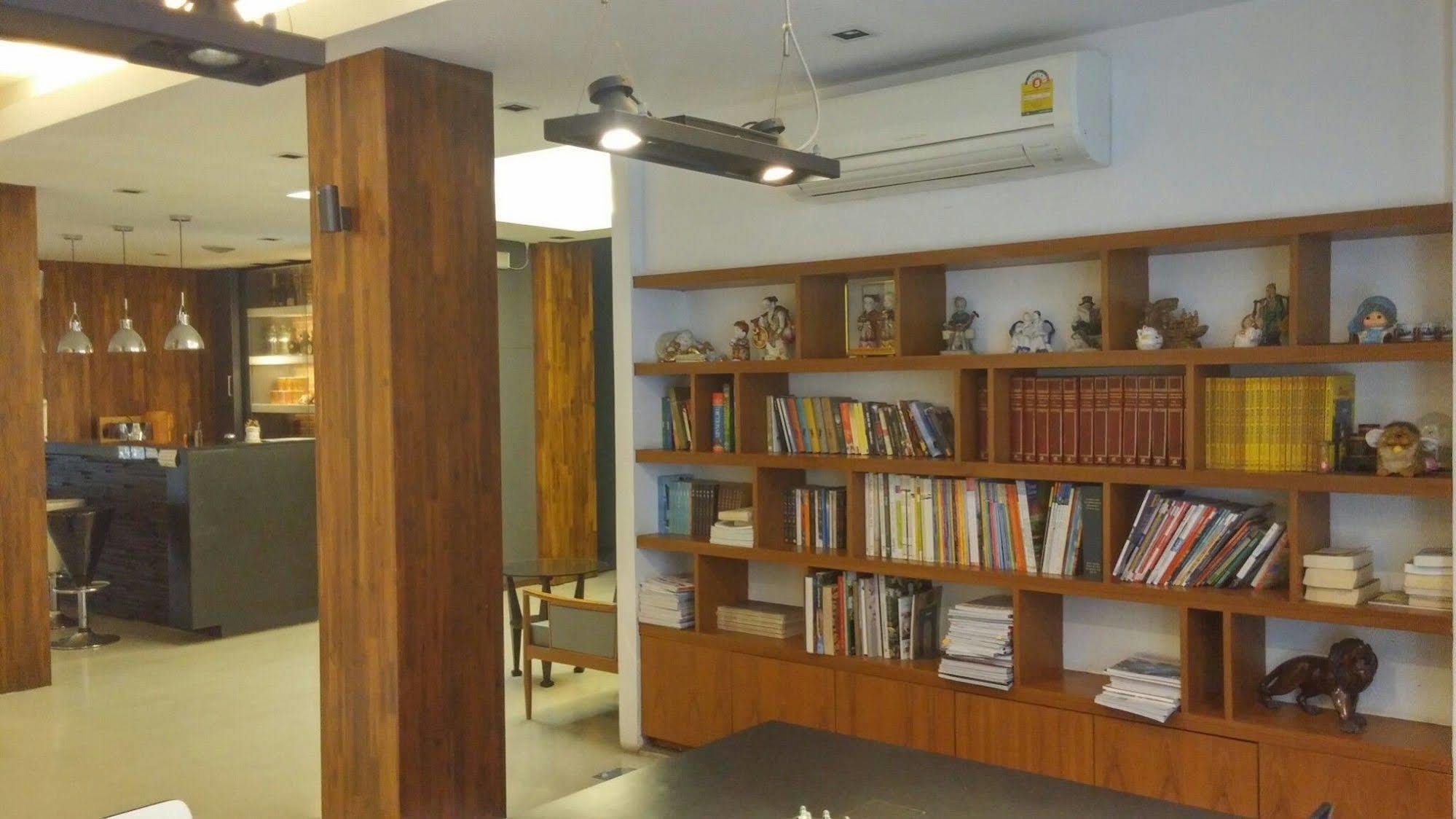 At One Inn Hualampong Bangkok Zewnętrze zdjęcie